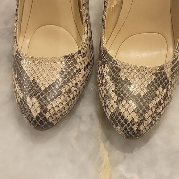 Calvin Klein Whinnie Leather Snakeskin Round Toe Pumps Heels Office Work 7.5 - Picture 8 of 10